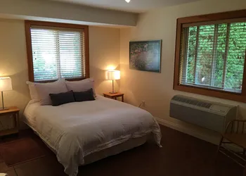 All Seasons Bed & Breakfast hotel thumbnail 4