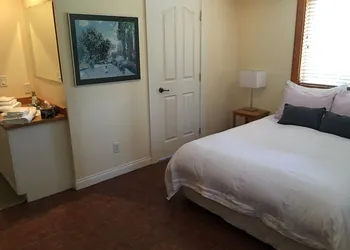 All Seasons Bed & Breakfast hotel thumbnail 7