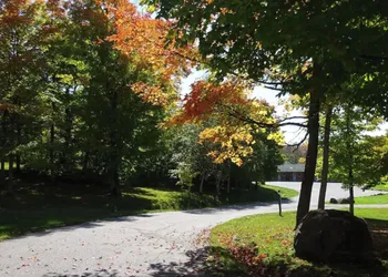 Quiet Bay: Lakeside Escape hotel thumbnail 5