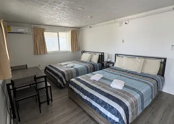 Green Dolphin Motel hotel thumbnail 7