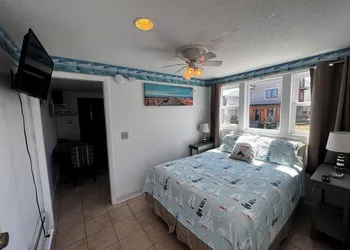 Green Dolphin Motel hotel thumbnail 8