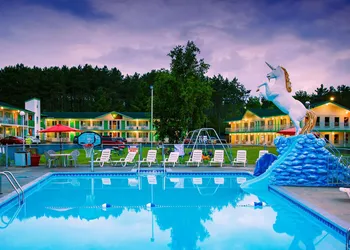 Shamrock Motel hotel thumbnail 2