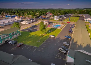 Shamrock Motel hotel thumbnail 3