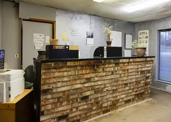 OYO Pinewood Inn & Suites Silsbee hotel thumbnail 2
