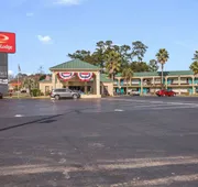 Econo Lodge Inn & Suites Hardeeville I-95 hotel detail image 7