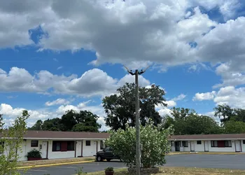Budget Inn hotel thumbnail 2