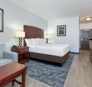 La Quinta Inn & Suites by Wyndham Fort Worth NE Mall hotel detail image 7