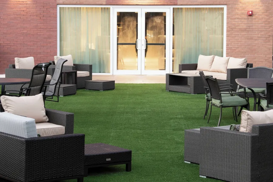 Courtyard by Marriott New York Queens/Fresh Meadows hotel detail image 2