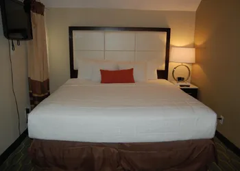Hawthorn Suites by Wyndham hotel thumbnail 5