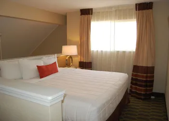 Hawthorn Suites by Wyndham hotel thumbnail 8