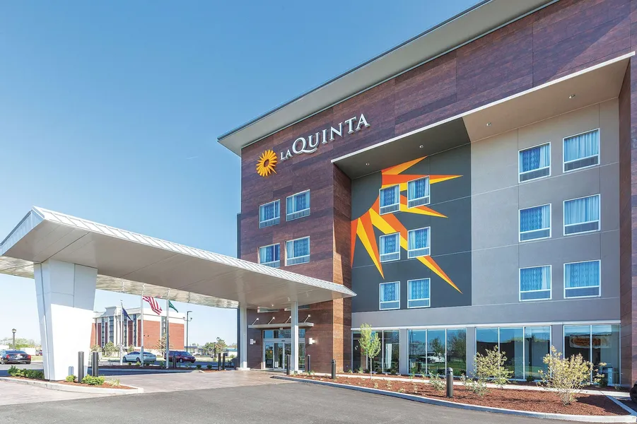La Quinta Inn & Suites by Wyndham Terre Haute hotel detail image 2