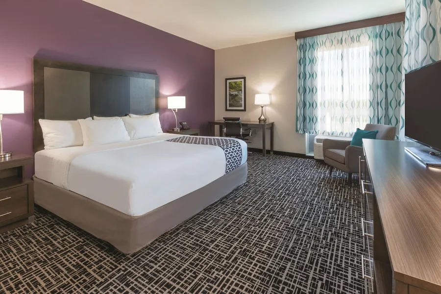 La Quinta Inn & Suites by Wyndham Terre Haute hotel detail image 6