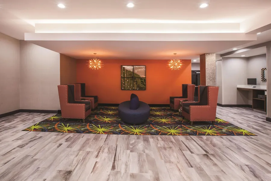 La Quinta Inn & Suites by Wyndham Baton Rouge - Port Allen hotel detail image 2