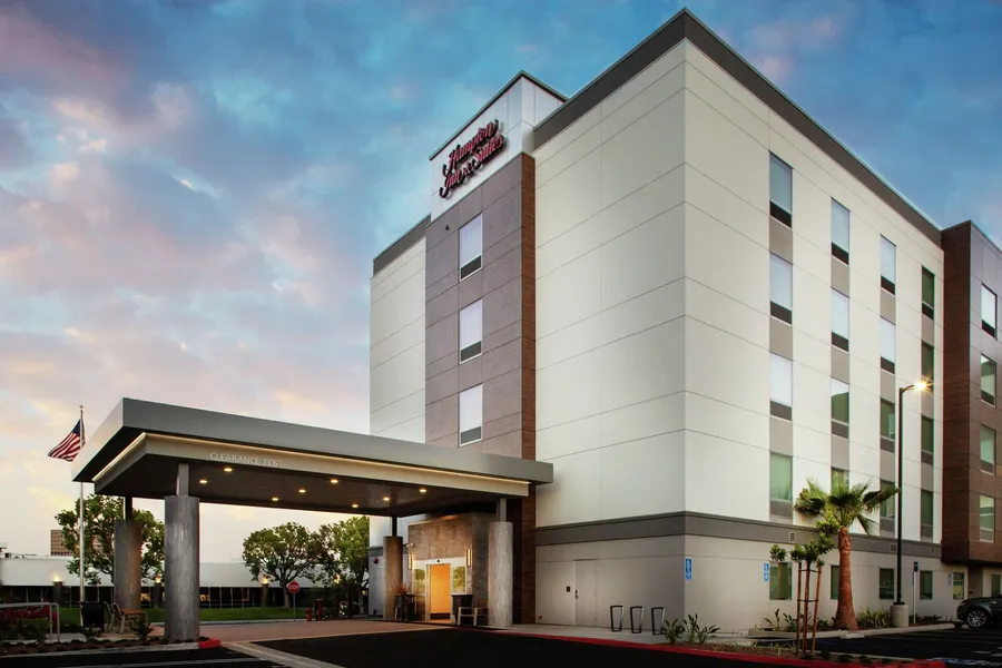 Hampton Inn & Suites Irvine-Orange County Airport hotel detail image 2