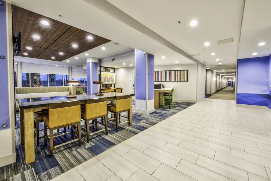 Holiday Inn Express & Suites Dallas NW - Farmers Branch by IHG hotel detail image 6