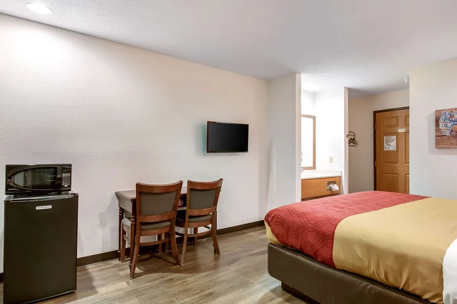 Econo Lodge Franklin hotel detail image 6