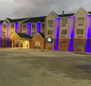 Days Inn & Suites by Wyndham Tampa/Raymond James Stadium hotel detail image 4