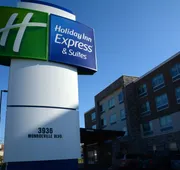 Holiday Inn Express & Suites Pittsburgh - Monroeville by IHG hotel detail image 3