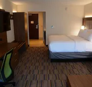 Holiday Inn Express & Suites Pittsburgh - Monroeville by IHG hotel detail image 7