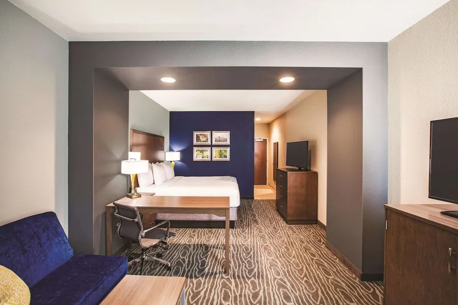 La Quinta Inn & Suites by Wyndham Wichita Northeast hotel detail image 6