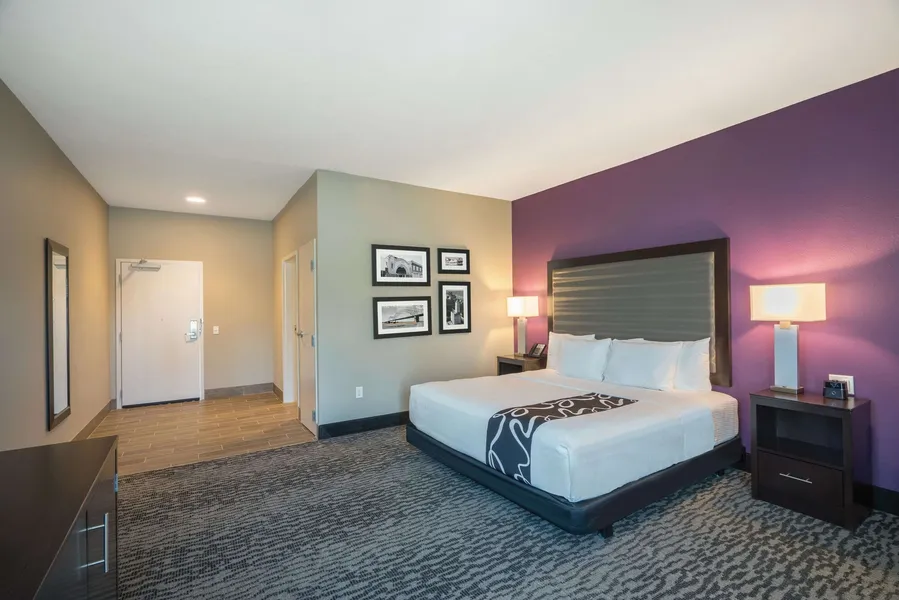 La Quinta Inn & Suites by Wyndham Memphis Downtown hotel detail image 6