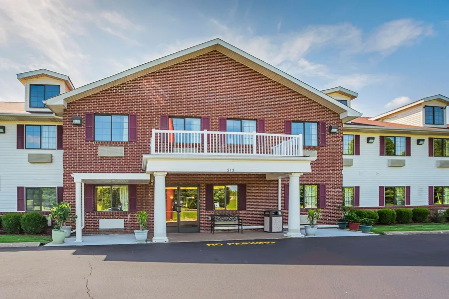 Econo Lodge Inn & Suites Ripley hotel detail image 2