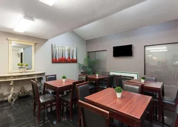 Super 8 by Wyndham Escondido hotel thumbnail 2