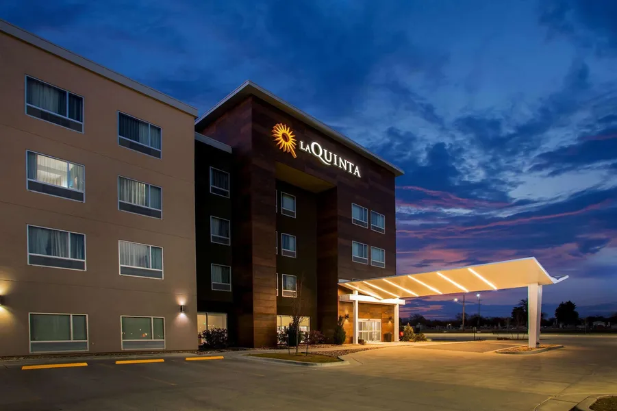 La Quinta Inn & Suites by Wyndham Pittsburg hotel detail image 2