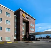 La Quinta Inn & Suites by Wyndham Pittsburg hotel detail image 3