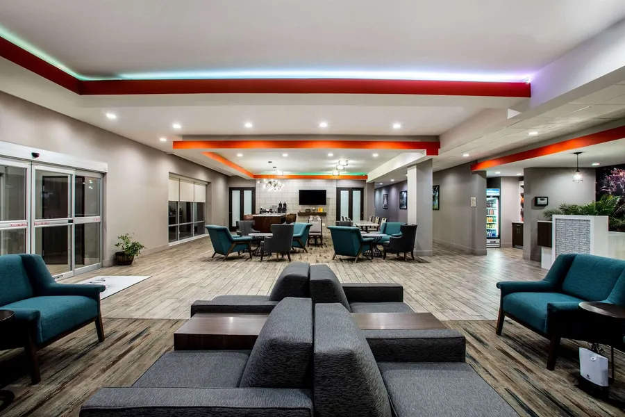La Quinta Inn & Suites by Wyndham Pittsburg hotel detail image 6