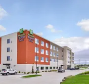 Holiday Inn Express & Suites Kansas City - Lee's Summit by IHG hotel detail image 7