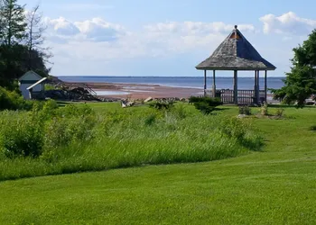 Amherst Shore Country Inn hotel thumbnail 3