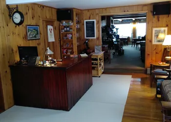 Amherst Shore Country Inn hotel thumbnail 5
