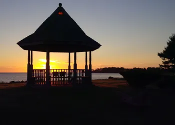 Amherst Shore Country Inn hotel thumbnail 6