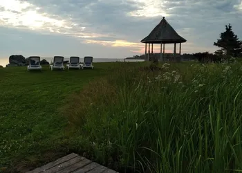 Amherst Shore Country Inn hotel thumbnail 8