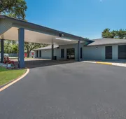 Econo Lodge Inn & Suites Fulton - Rockport hotel detail image 4