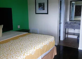 Budget Inn hotel thumbnail 5