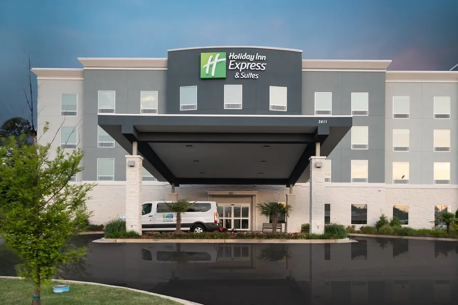 Holiday Inn Express & Suites Memphis Arpt Elvis Presley Blv by IHG hotel detail image 2