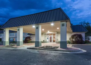 Suburban Extended Stay Hotel Fairmont hotel thumbnail 3