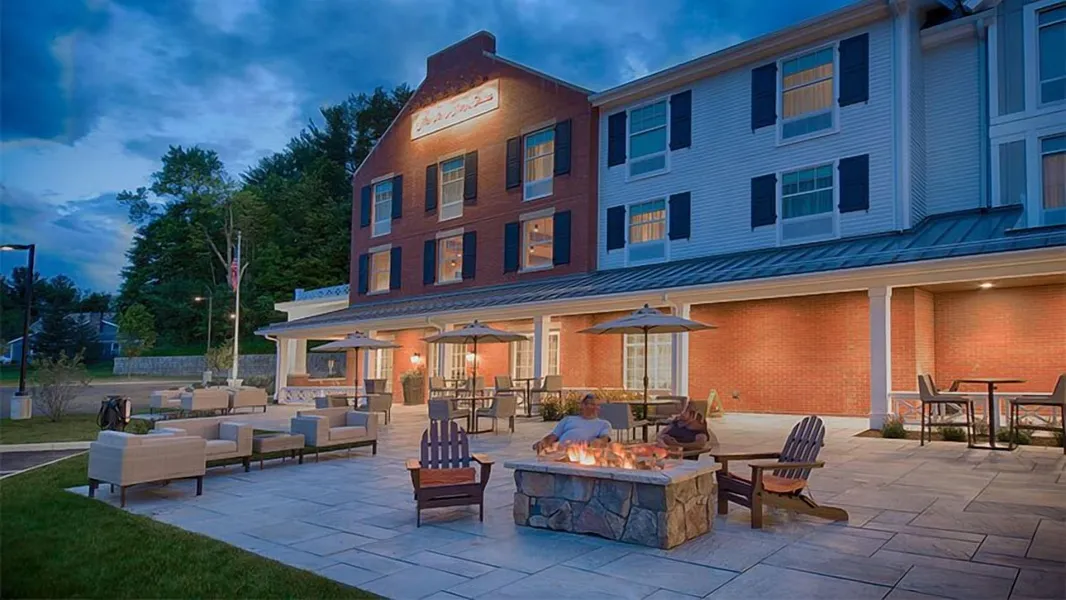 Hampton Inn and Suites Manchester hotel detail image 2