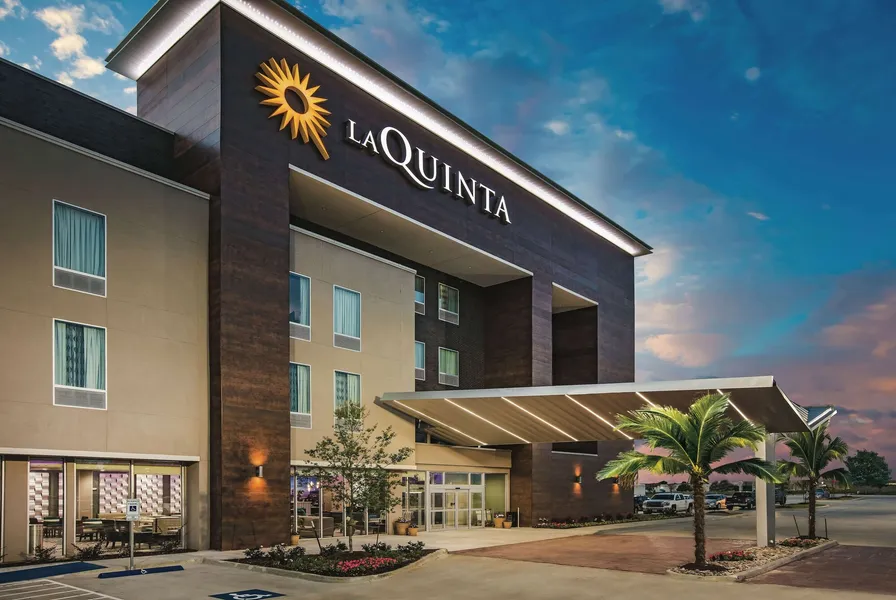 La Quinta Inn & Suites by Wyndham Dallas Plano - The Colony hotel detail image 2