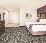 La Quinta Inn & Suites by Wyndham Dallas Plano - The Colony hotel detail image 7