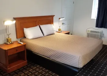 Budget Inn Breezewood hotel thumbnail 3