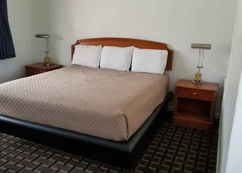 Budget Inn Breezewood hotel thumbnail 7
