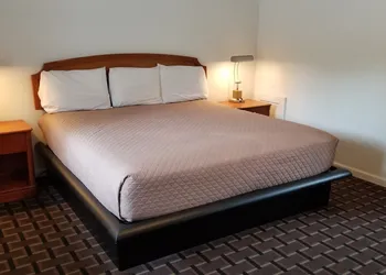 Budget Inn Breezewood hotel thumbnail 5