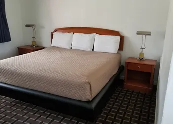 Budget Inn Breezewood hotel thumbnail 8