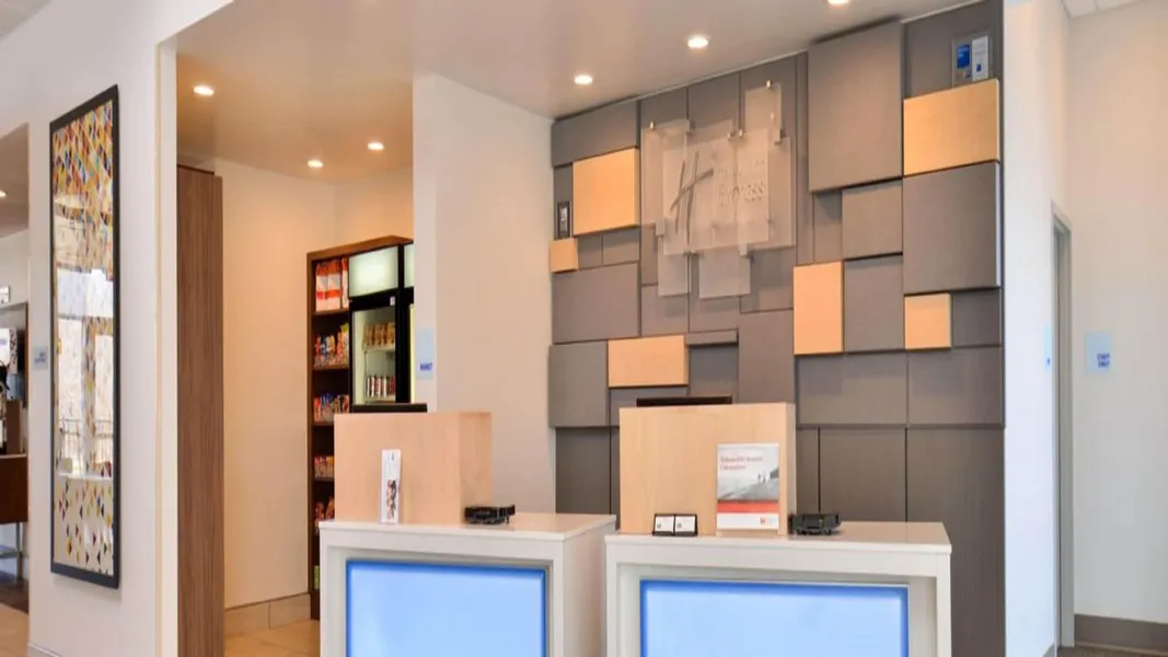 Holiday Inn Express & Suites Southgate - Detroit Area by IHG hotel detail image 2