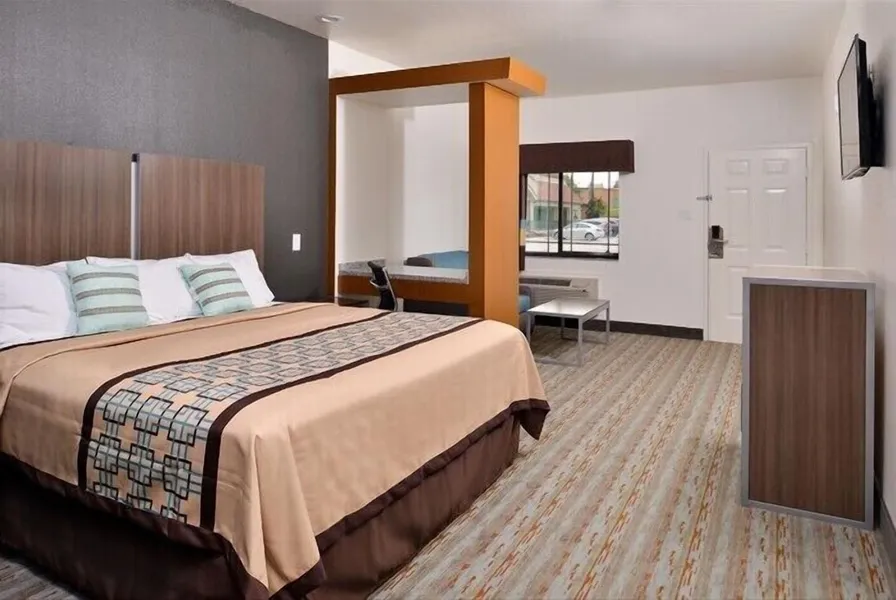 Scottish Inn & Suites hotel detail image 6