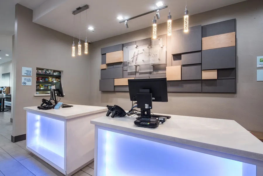 Holiday Inn Express & Suites Houston - Hobby Airport Area by IHG hotel detail image 6