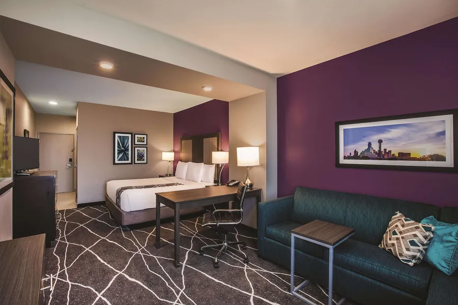 La Quinta Inn & Suites by Wyndham Dallas Northeast-Arboretum hotel detail image 6